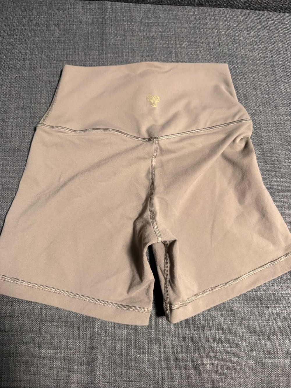Aritzia High-Waist Beige Women’s Athletic Shorts - Picture 4 of 4